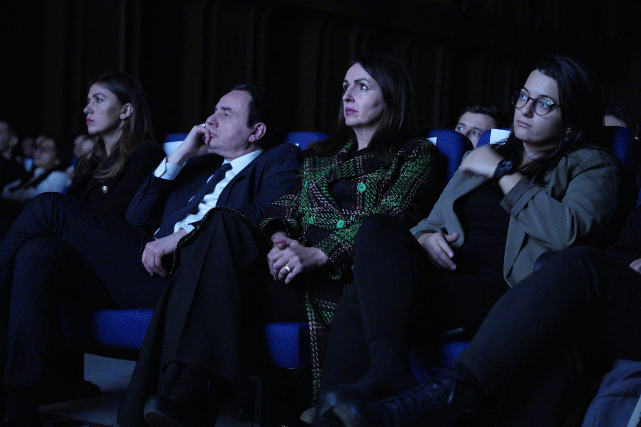 ‘Vera andrron detin’ është filmi që pasqyron në mënyrë brilante cenimin e integritetit ekonomik të grave.