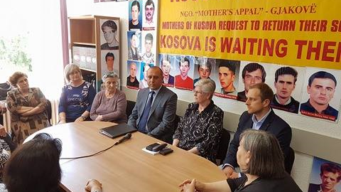 Deputy Minister Dushi meets the representatives of the organization “The Cries of the Mothers”