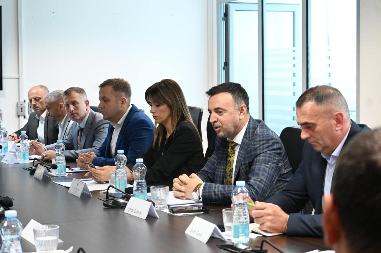 Ministrja Haxhiu ka pritur në takim drejtuesit e Shërbimit Korrektues të Kosovës dhe drejtorët e qendrave korrektuese
