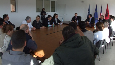 Ministri Kuçi ofroi mbështetje institucionale për DML-në