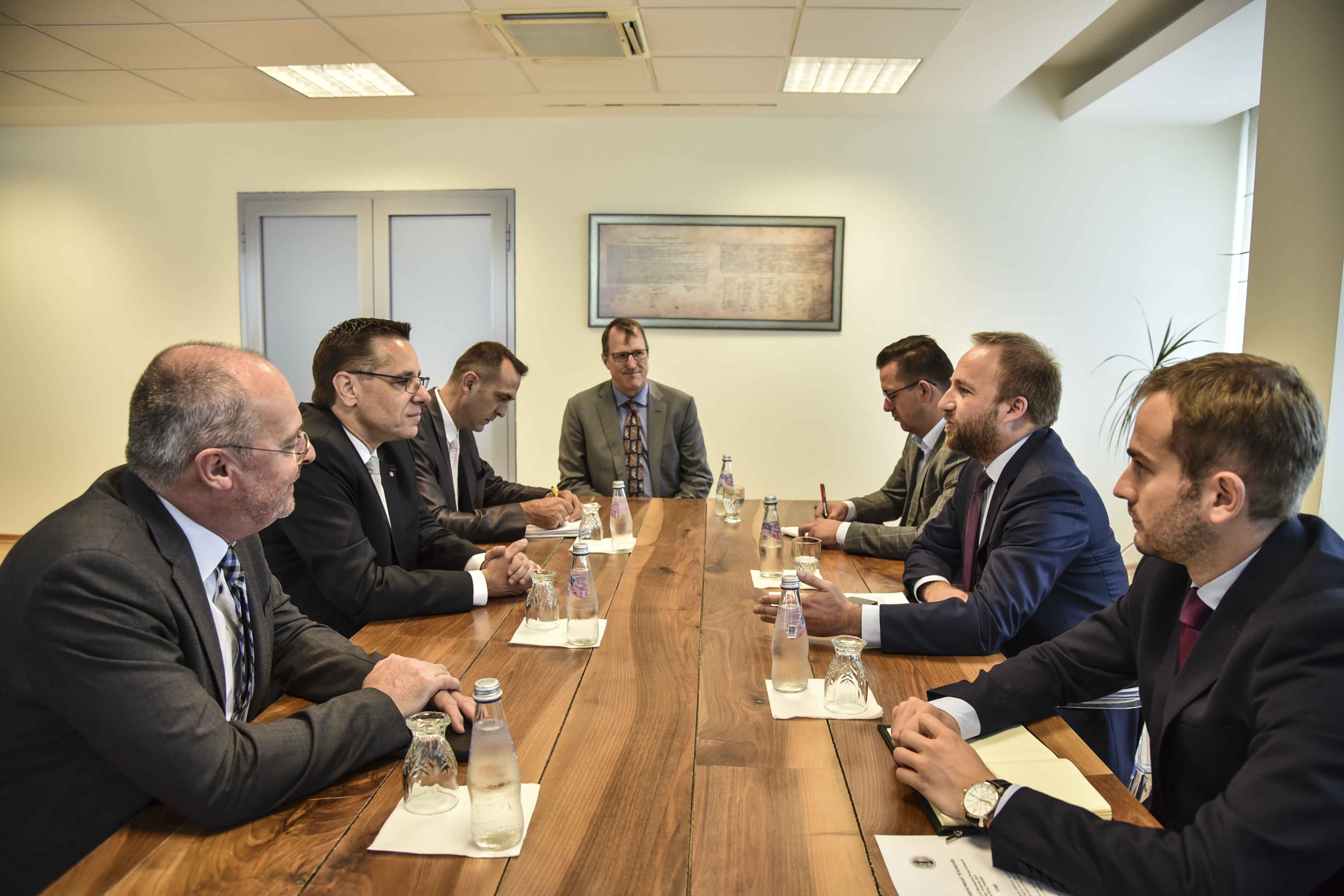 Ministri Tahiri: Së shpejti nis rekrutimi për përmbarues privat
