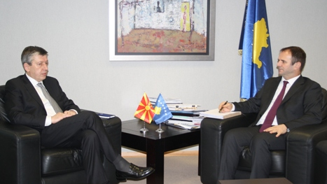 Kuçi dhe Xhaferi vlerësojnë bashkëpunimin Kosovë-Maqedoni