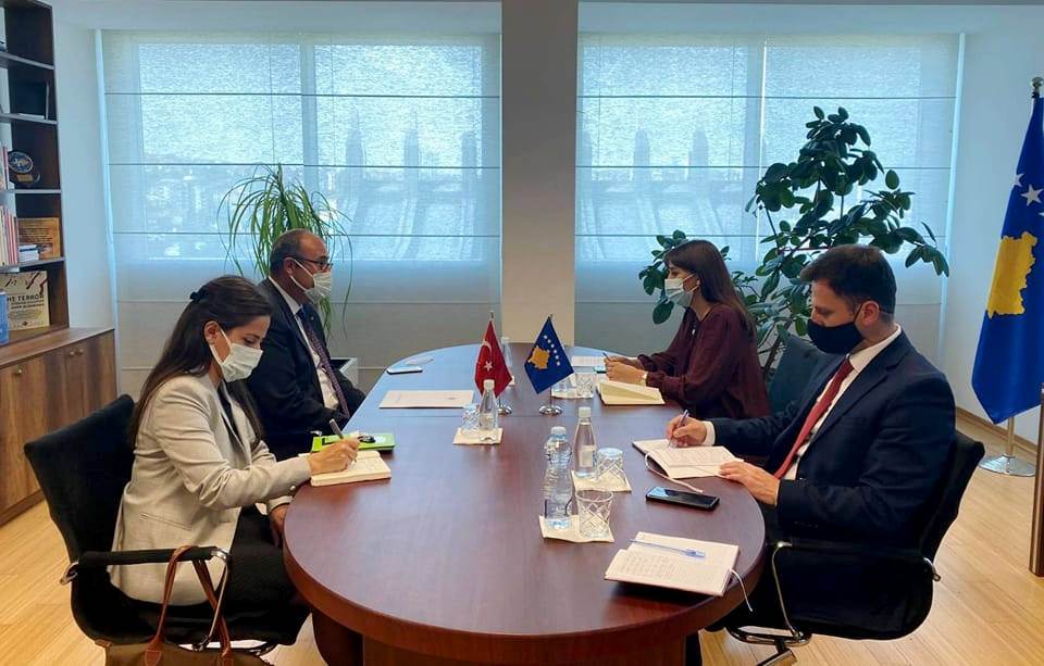 Ministrja e Drejtësisë priti në takim ambasadorin turk