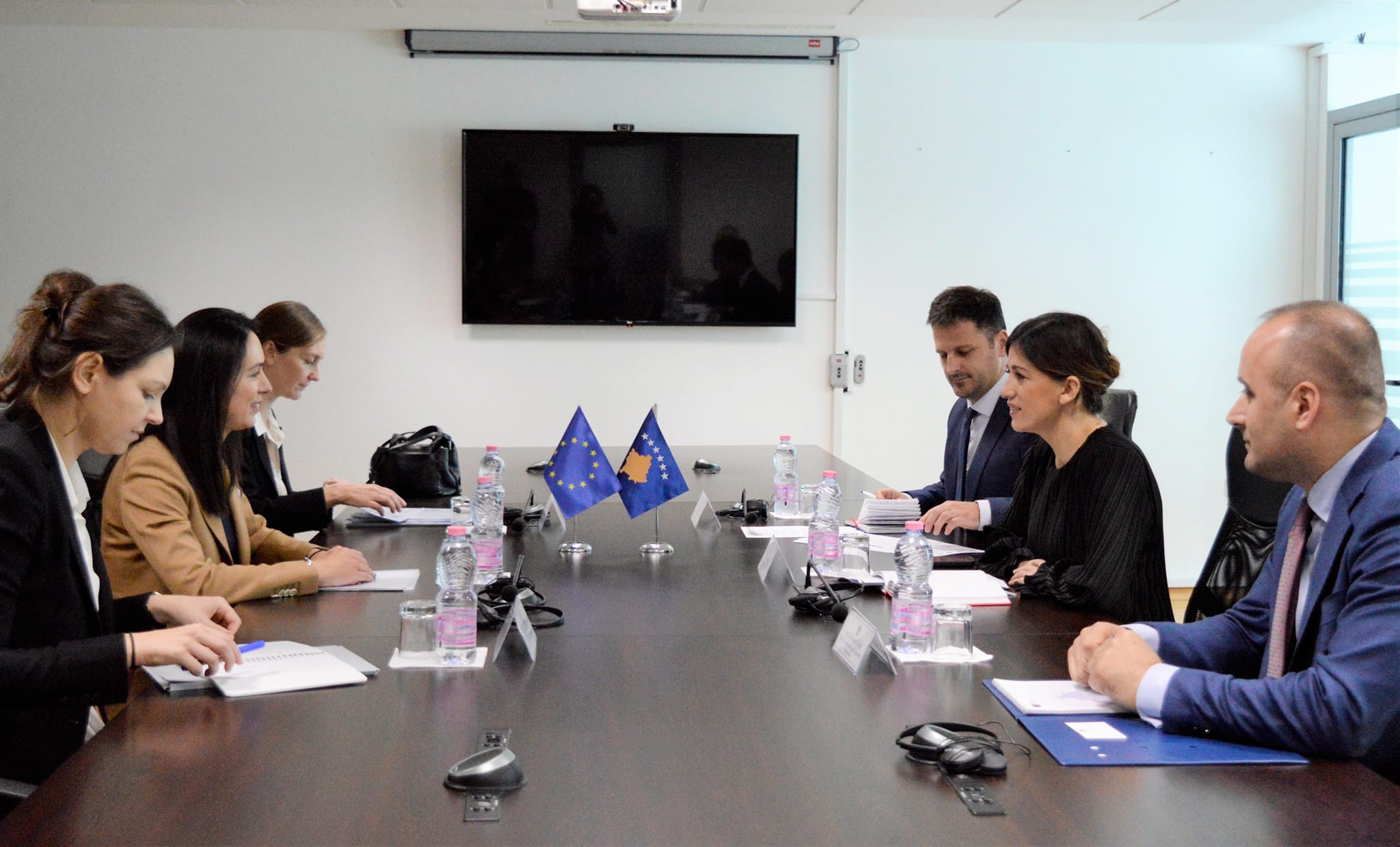 Ministrja Haxhiu priti në takim një delegacion nga EUROJUST