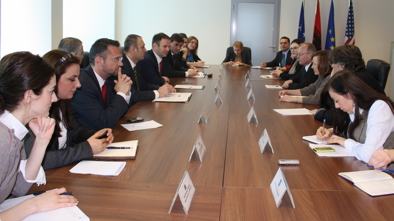 Vazhdon ndihma drejt ngritjes së kapaciteteve të institucioneve të Republikës së Kosovës