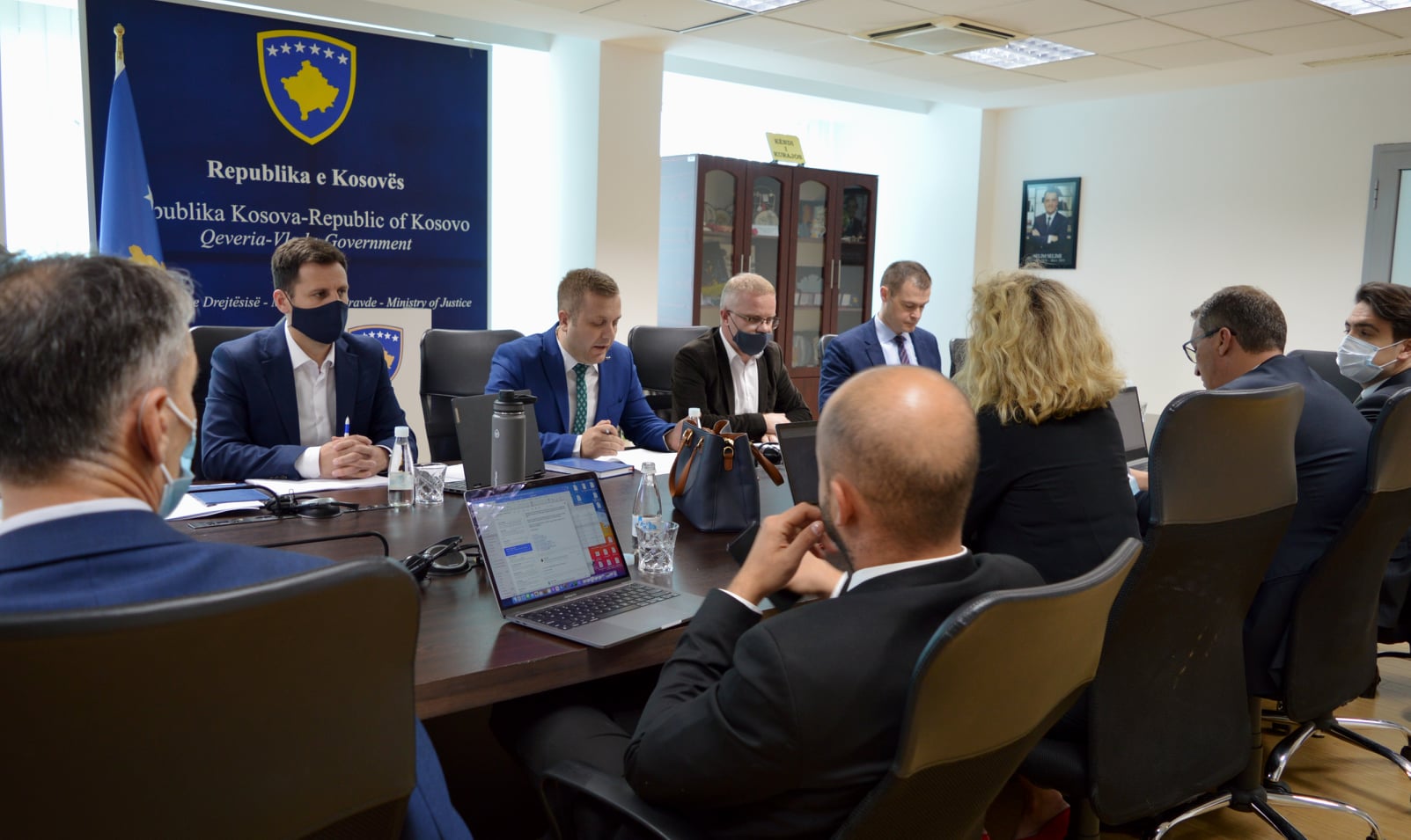 Ministria e Drejtësisë diskuton për finalizimin e projektligjit dhe për funksionalizimin e Gjykatës Komerciale