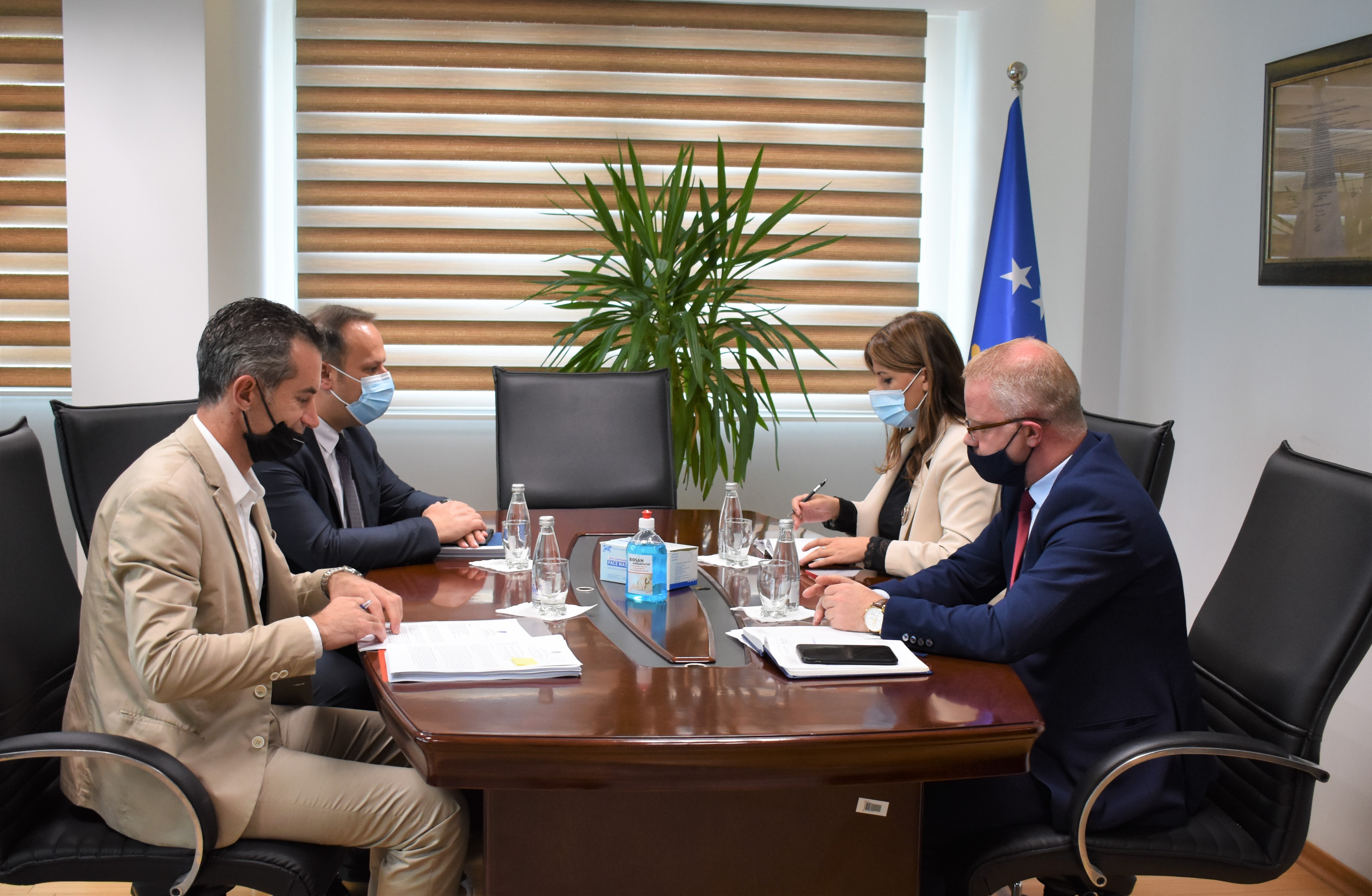 Ministrja Haxhiu takoi Kryesuesin e Këshillit Gjyqësor të Kosovës, Albert Zogaj dhe Kryesuesin e Këshillit Prokurorial të Kosovës, Jetish Maloku