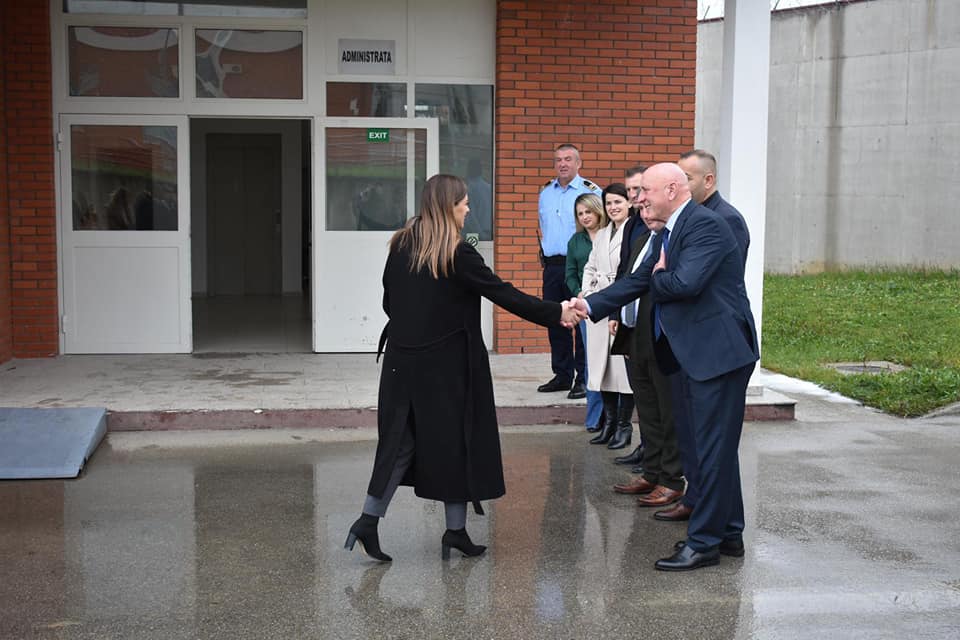 Ministrja Haxhiu vizitoi Qendrën e Paraburgimit në Prishtinë
