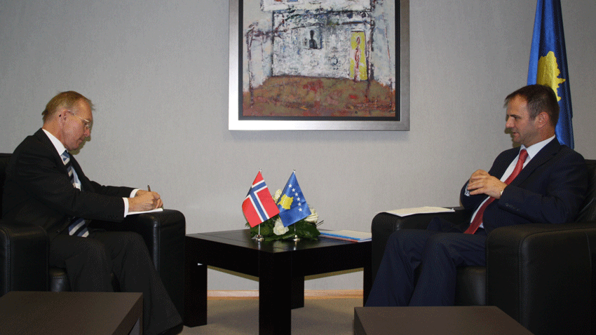 Ministri Kuçi u takua me Ambasadorin norvegjez Braathu