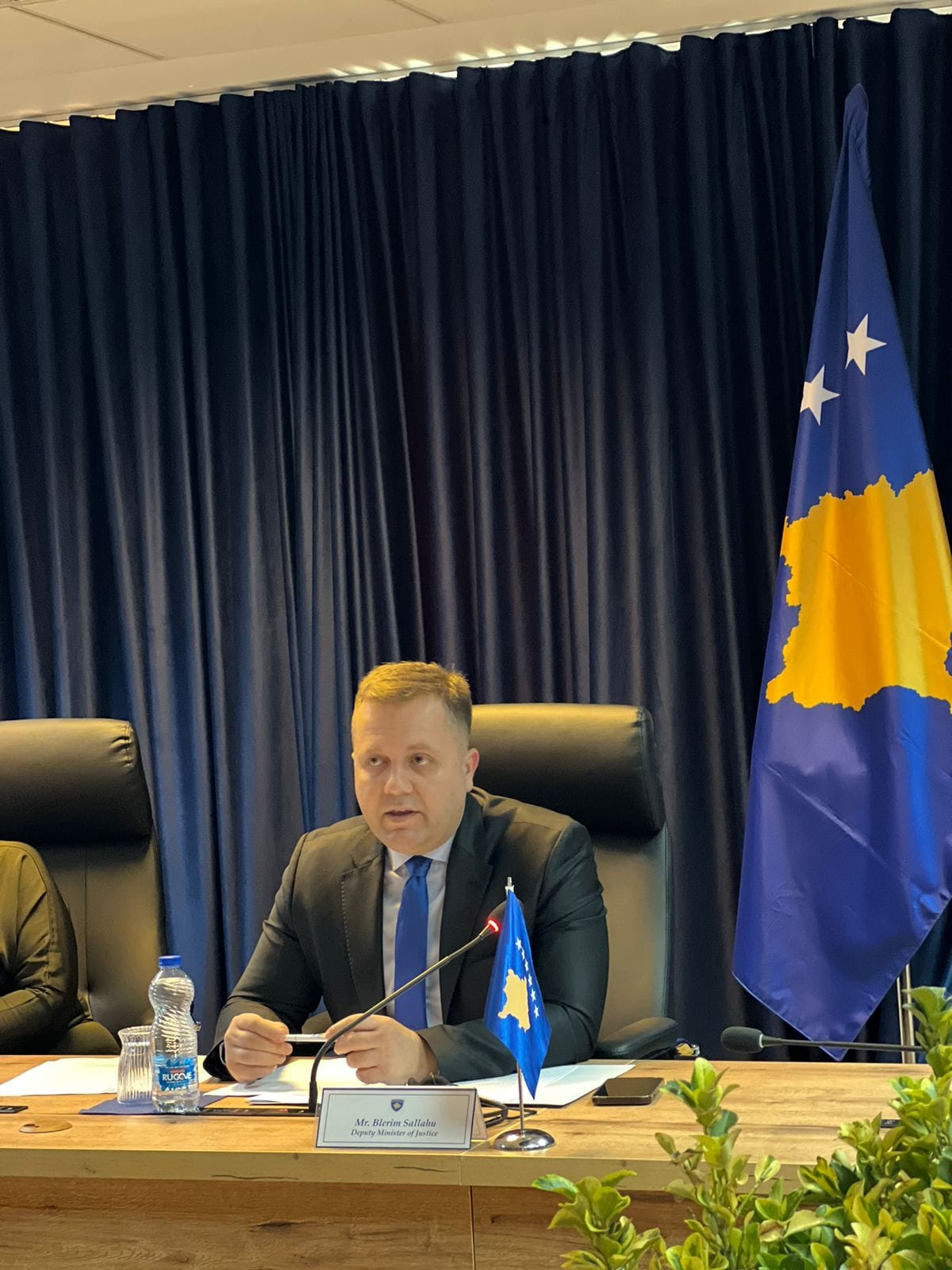 Zëvendësministri Sallahu takohet me Ambasadorin për të Drejtat e Njeriut në Mbretërinë e Holandës, Wim Geerts