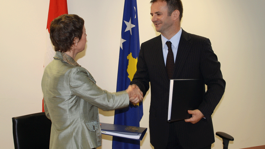 Kosova dhe Zvicra nënshkruajnë marrëveshje për transferimin e personave të dënuar