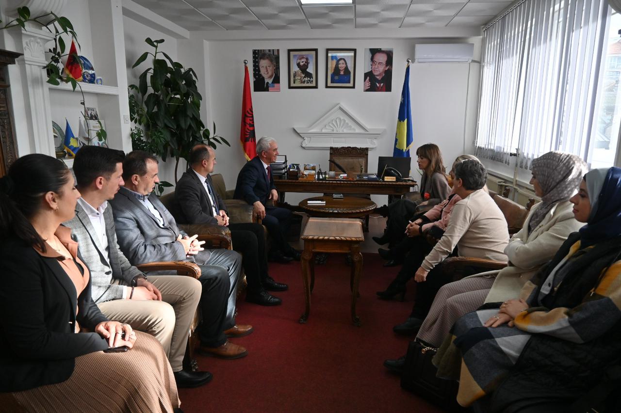 Ministrja Haxhiu, zhvilloi takohet me kryetarin e komunës së Dragashit, Bexhet Xheladini