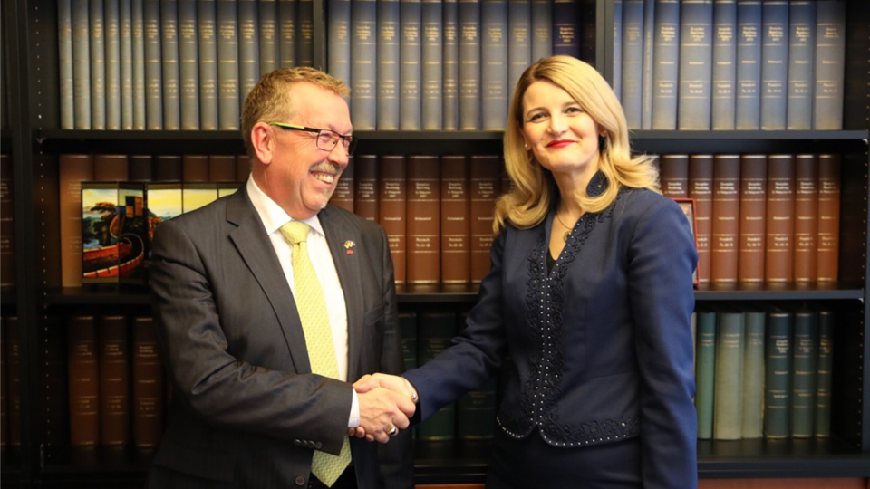 Minister Hoxha gets support from Bundestag Law Committee member