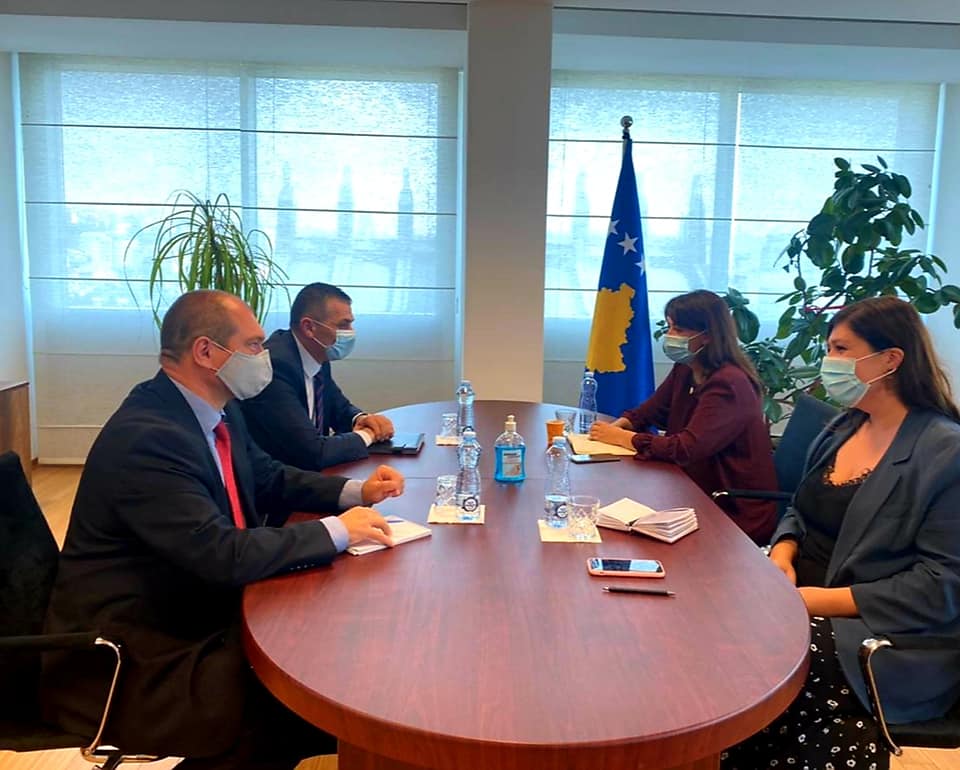 Ministrja Haxhiu do të angazhohet në fuqizimin e kapaciteteve të Akademisë së Drejtësisë në fushën kundër korrupsionit, të krimeve të luftës dhe dhunës në familje
