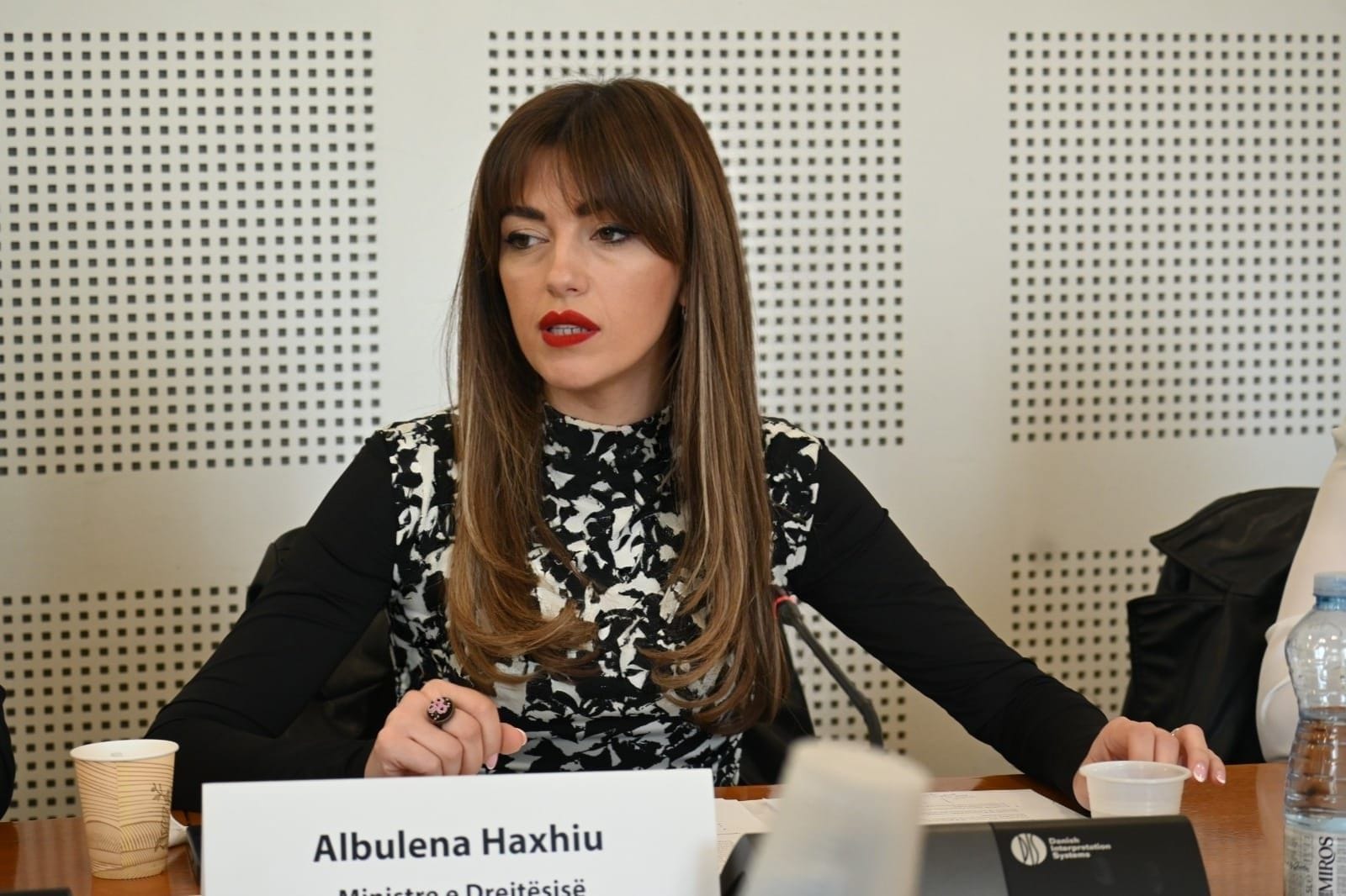 Ministrja e Drejtësisë mori pjesë në mbledhjen e Komisionit për Legjislacion: U shqyrtuan dhe u votuan, Projektligji për Gjykatën Administrative dhe Projektligji për Marrëveshjen “Drejtësia”