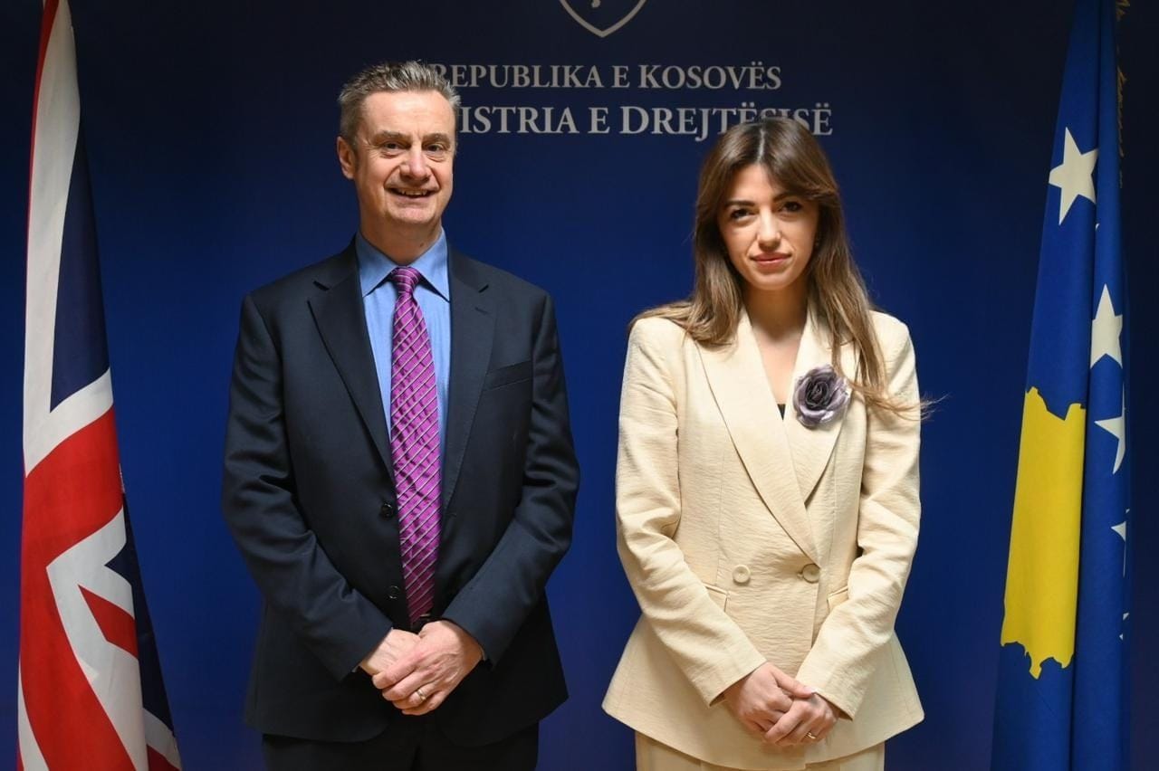 Ministrja Haxhiu ka pritur në takim Ambasadorin e Mbretërisë së Bashkuar, Jonathan Hargreaves