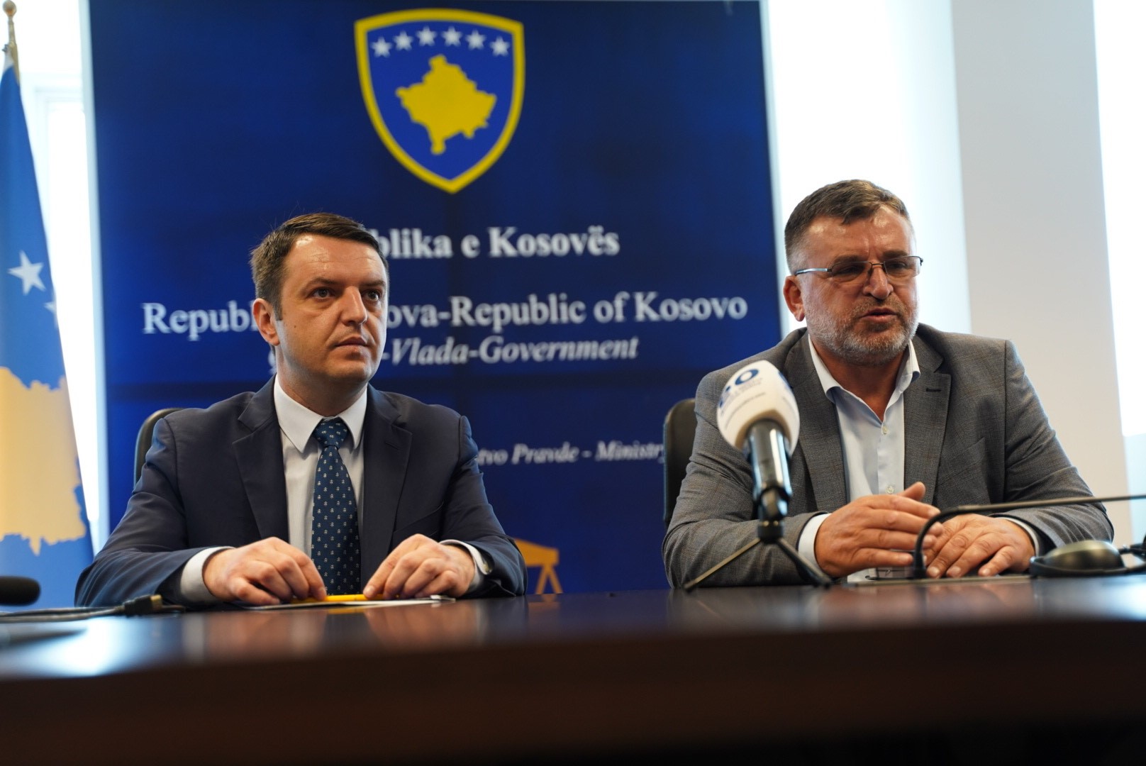 Ministri Selimi dhe Ministri Kuçi, diskutojnë për bazën ligjore për implementimin e Planit të rimëkëmbjes ekonomike