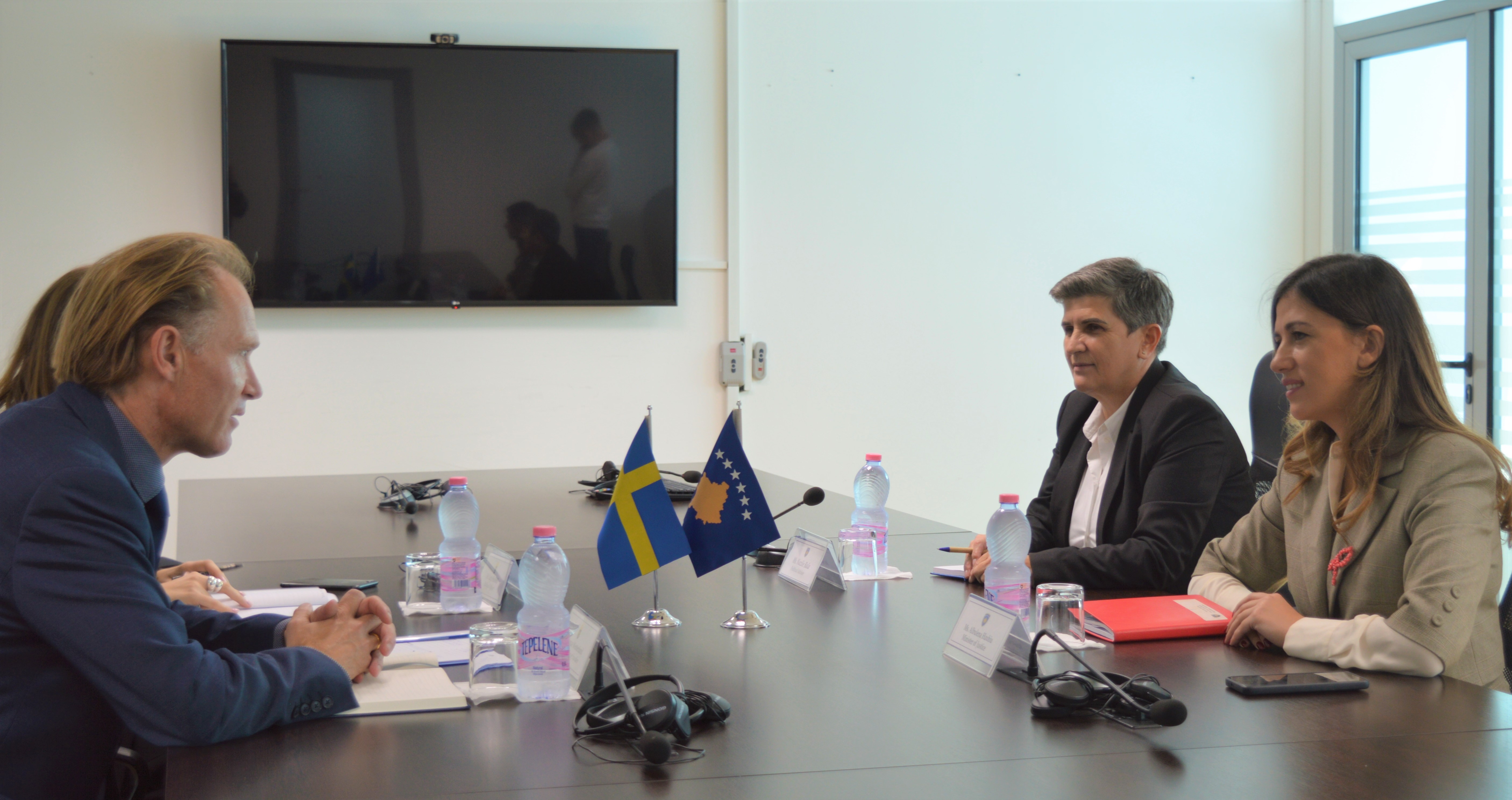 Ministrja Haxhiu priti në takim Ambasadorin e ri Suedez, Jonas Westerlund