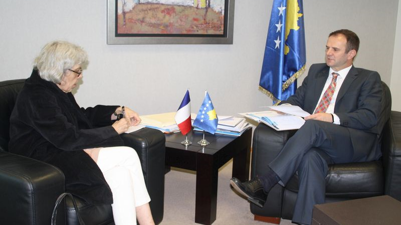 Zëvendëskryeministri Kuçi diskutoi implementimin e marrëveshjes me Ambasadoren franceze Daviet