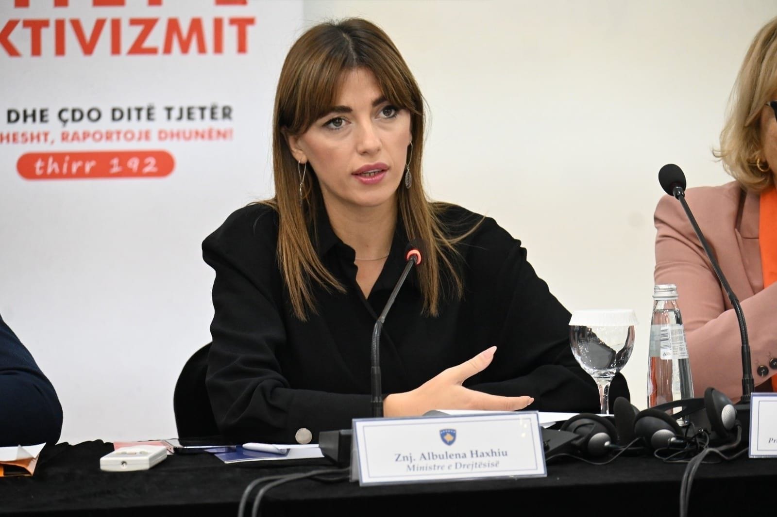 Në Gjilan, u mbajt tryeza “Trajtimi Institucional i Rasteve të Dhunës në Familje”