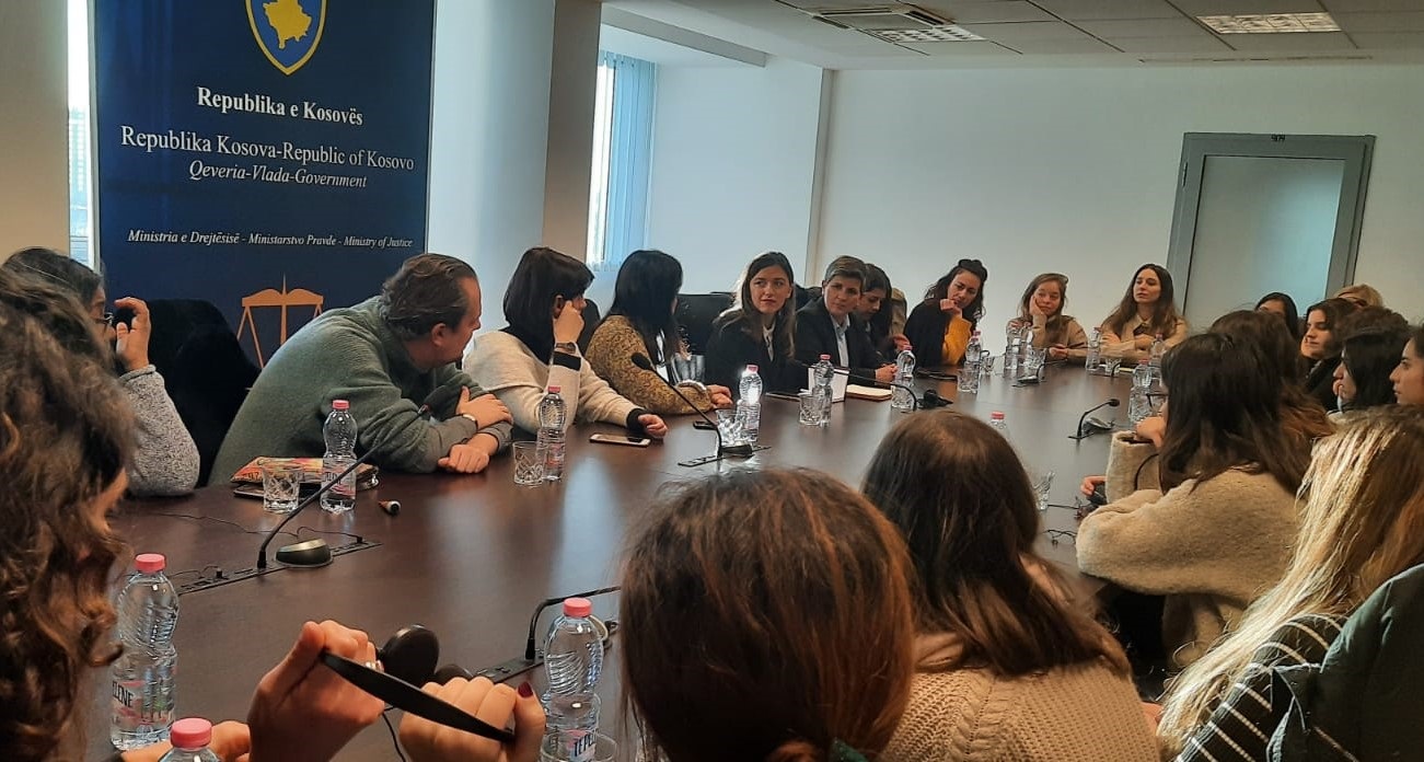 Ministrja Haxhiu takohet me studentët e Akademisë së Gjenevës, flasin për sistemin e drejtësisë në Kosovë