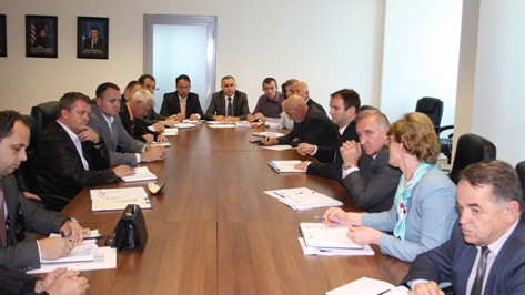 Vlerësohet bashkëpunimi i SHKK-së me organizatat monitoruese