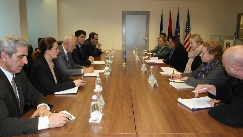 Suedia mbështet reformimin e sistemit të drejtësisë në Kosovë