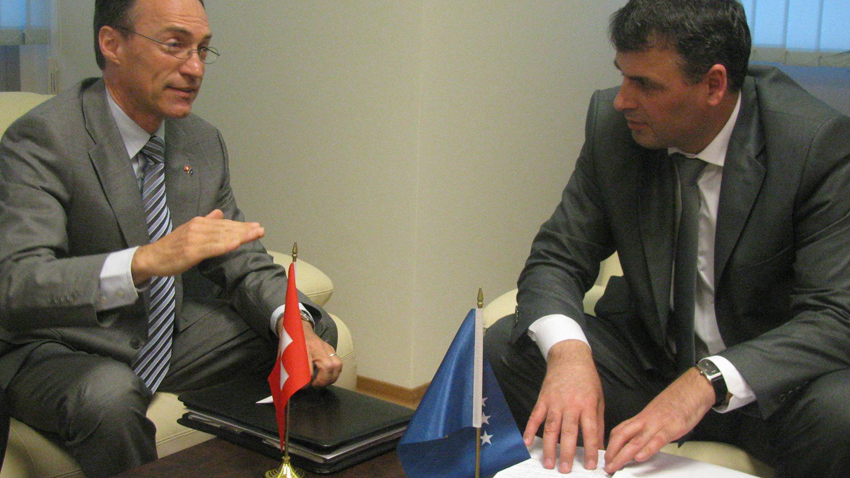 Minister of Justice Mr. Haki Demolli hosted the Ambassador of Switzerland in Pristina, Mr. Lukas Beglinger in a meeting