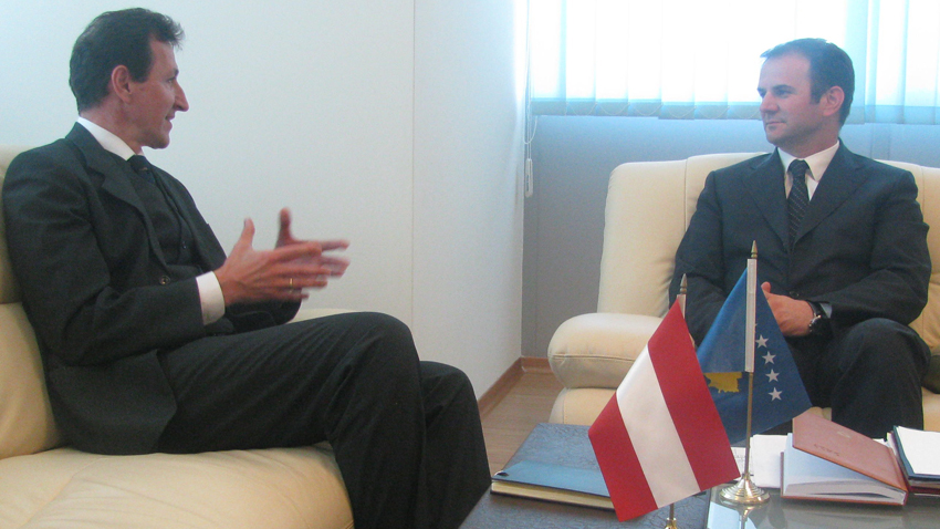 Deputy Prime Minister and Minister of Justice, Prof. Dr. Hajredin Kuqi, met with the Austrian ambassador, Johann Brieger.