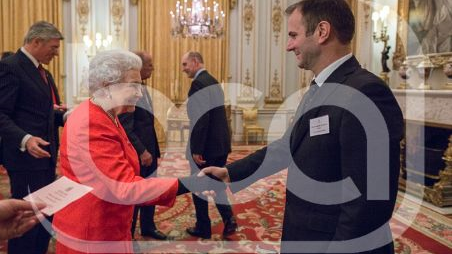 Ministri Kuçi merr pjesë në pritjen Mbretërore të organizuar nga Mbretëresha Elizabeth II
