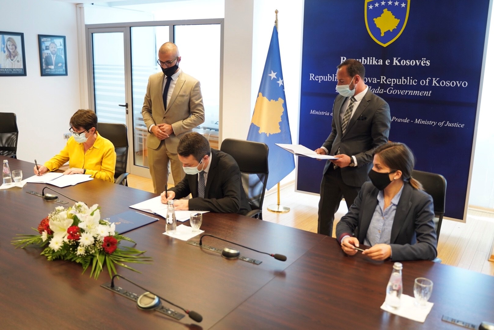 Ministri Selimi nënshkruan Memorandum Bashkëpunimi për punësimin e viktimave të dhunës në familje dhe viktimave të dhunës seksuale