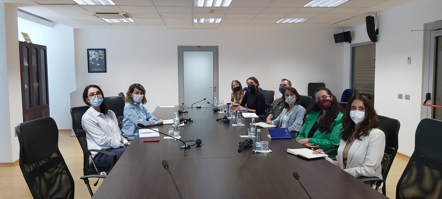 Takim mes znj. Nita Shala, Zëvendësministre dhe Koordinatore Nacionale kundër Dhunës në Familje me Këshilltaret për Çështje Gjinore nga EULEX-i, OSBE-ja, UNMIK-u, Këshilli i Evropës dhe KFOR-i.