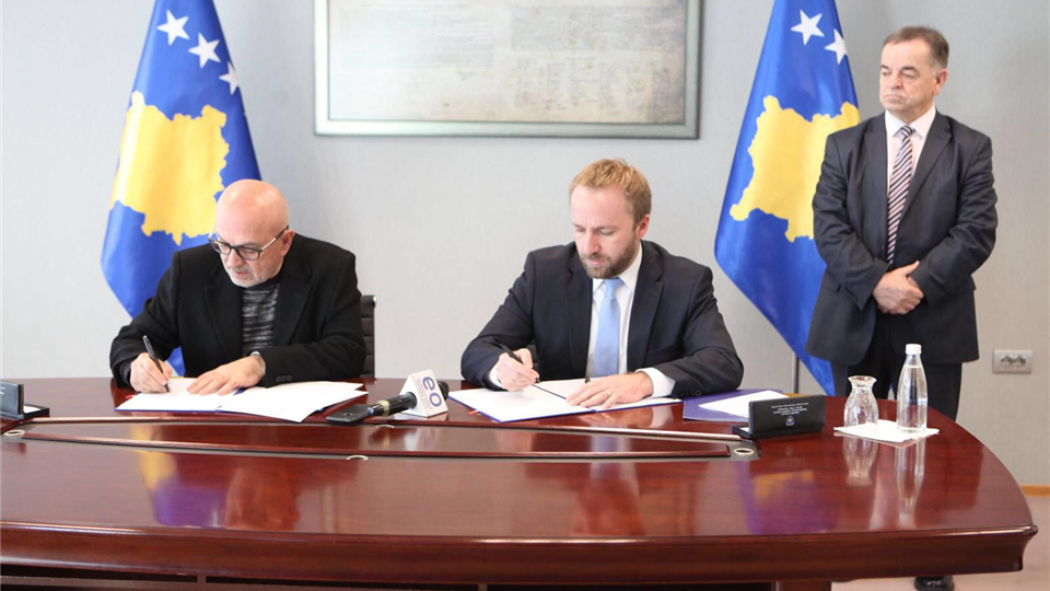 Ministri Tahiri nënshkroi Memorandum me KMDLNJ-në për monitorimin e Shërbimit Korrektues