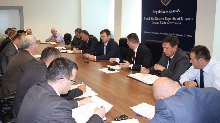 Ministri Kuçi diskutoi rreth implementimit të objektivave të MD-së