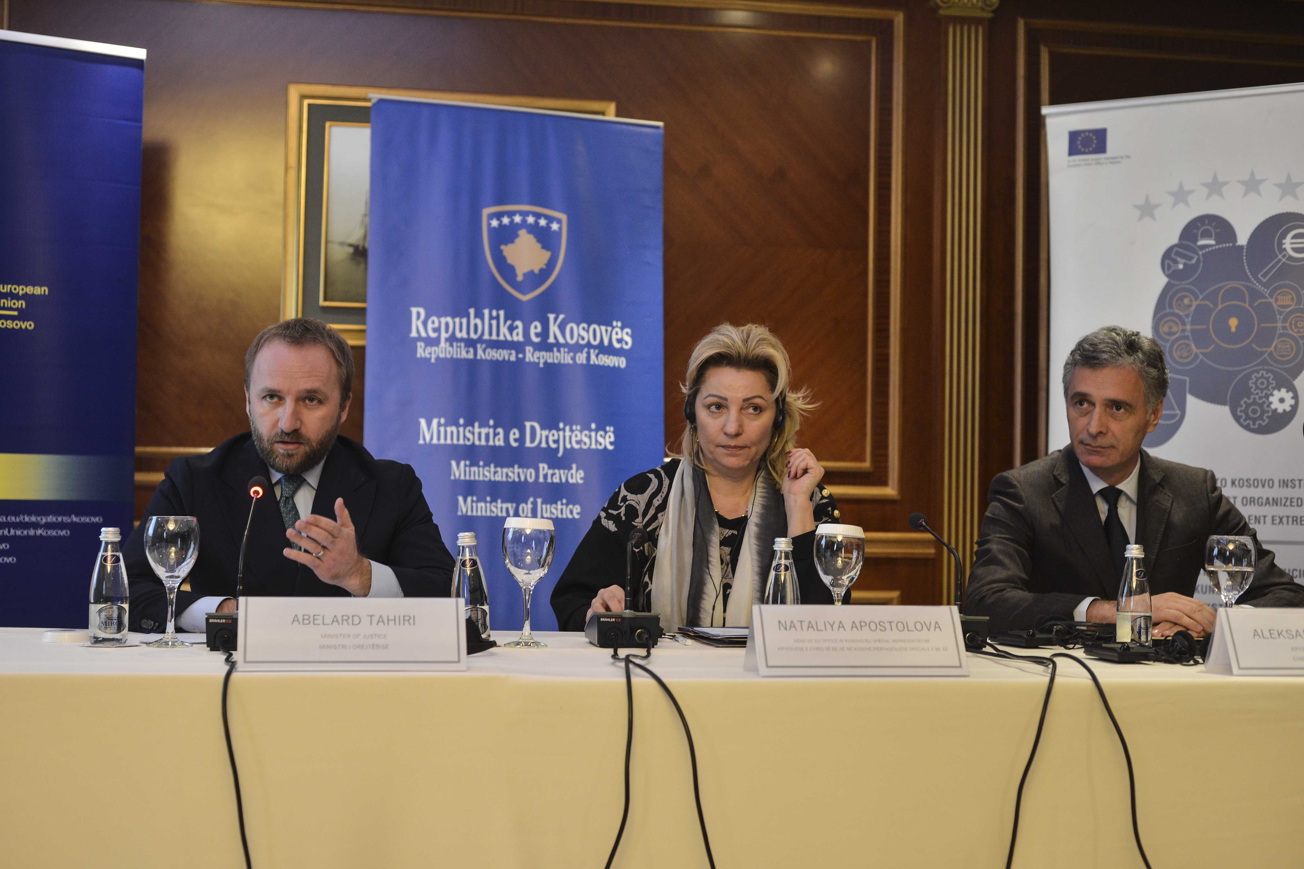 Ministri Tahiri: Fuqia e grupeve kriminale në politikë e biznes dobësohet vetëm me konfiskimin e pasurisë