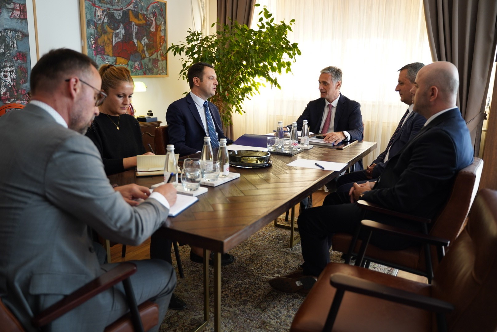 Ministri Selimi takohet me Kryeprokurorin Lumezi