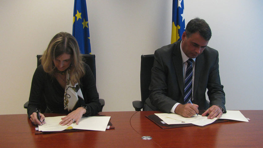 Minister of Justice, Haki Demolli and chief of the Special Prosecutor’s Office of Kosova, Isabelle Arnal, signed the memorandum of understanding.