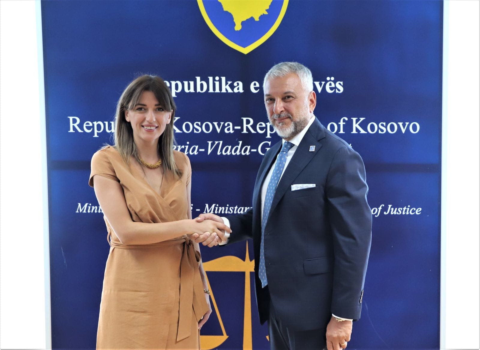 Ministrja Haxhiu pret në takim shefin e ri të EULEX-it z. Barbano
