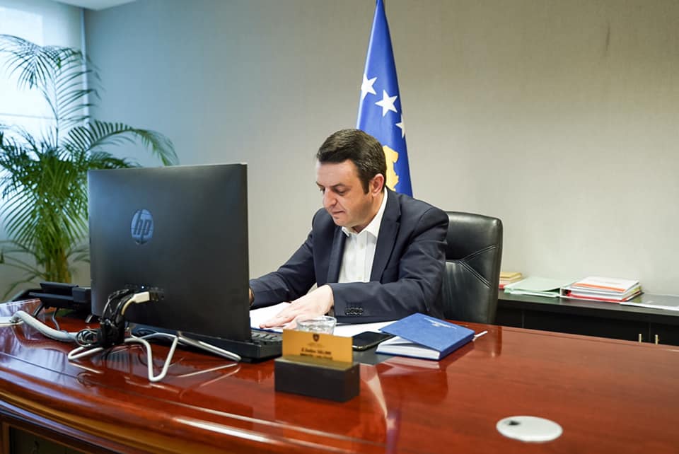 Ministri Selimi diskuton për Ligjin për Mbrojtje nga Dhuna në Familje