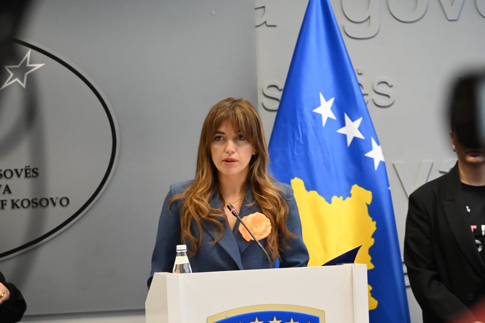 Ministarka Haxhiu i ambasador Hargreaves na zajedničkoj konferenciji za medije