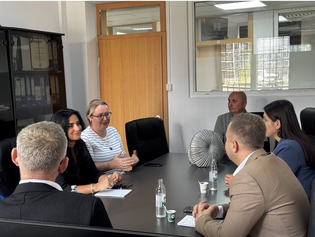 U.d. Ministri i Drejtësisë, Blerim Sallahu, ka vizituar sot Departamentin për Politika të Shërbimeve Sociale dhe Familjare, ku u prit nga drejtues dhe staf profesional të këtij institucioni