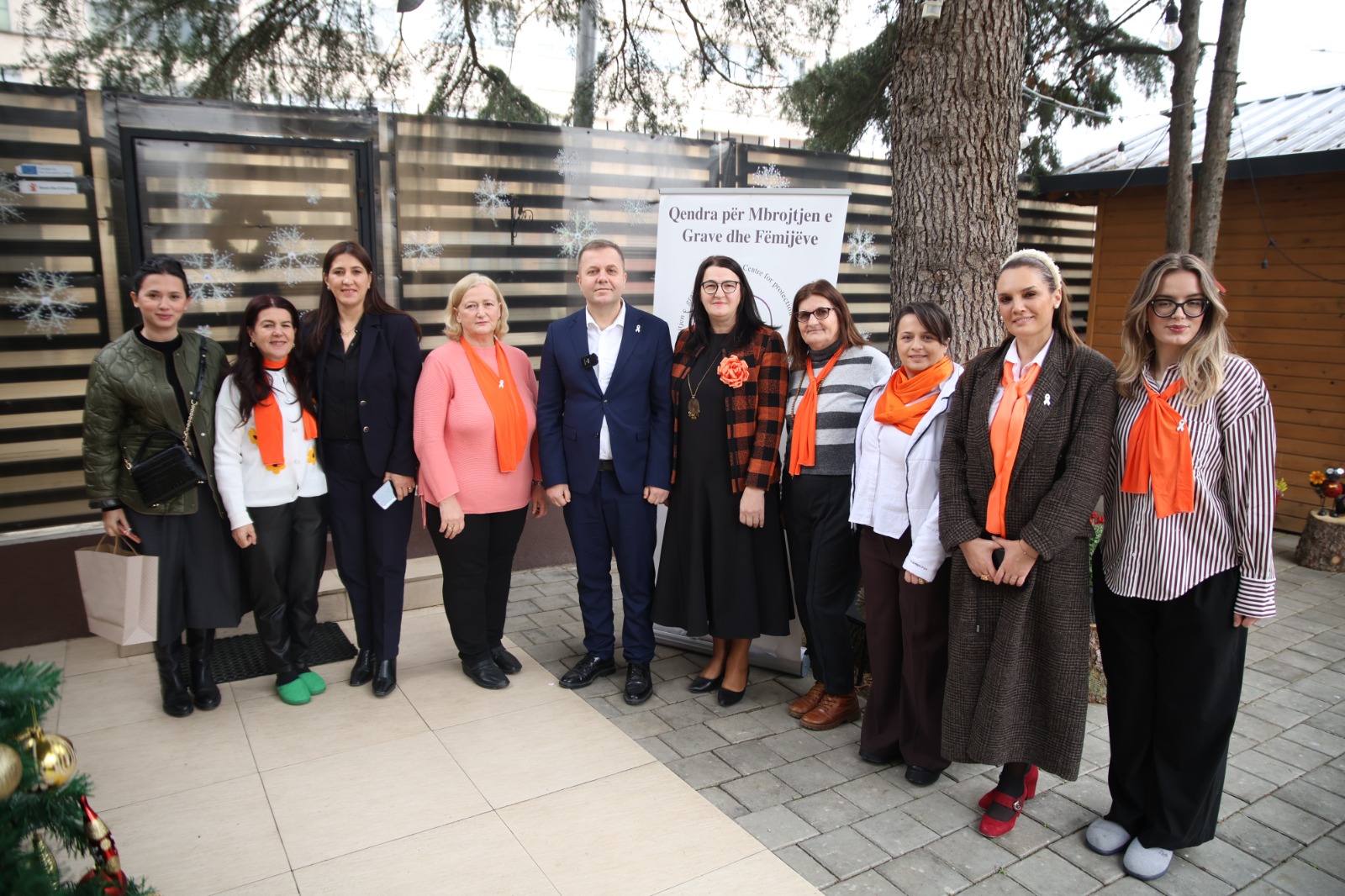 Ministar Sallahu posetio Centar za zaštitu žena i dece u Prištini