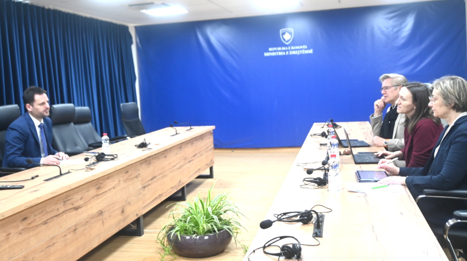 Zamenik ministra pravde, g. Genc Nimoni, danas je primio na sastanak predstavnike Kancelarije Evropske unije na Kosovu