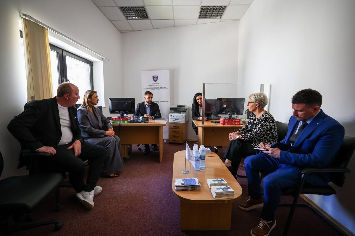 Ministrja Gërvalla, vizitoi Zyrat Rajonale për Ndihmë Juridike Falas në Ferizaj dhe Prizren