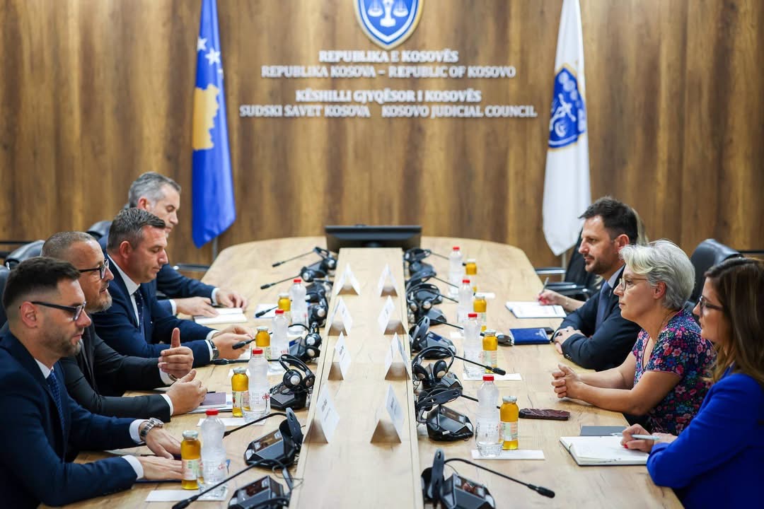 Ministrja Gërvalla takoi Kryesuesin e ri të KGJK-së, Rrustem Thaqi
