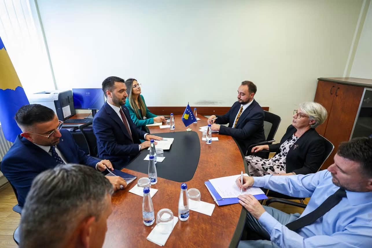 Ministrja Gërvalla vizitoi Gjykatën Themelore në Mitrovicë- Dega në Skenderaj