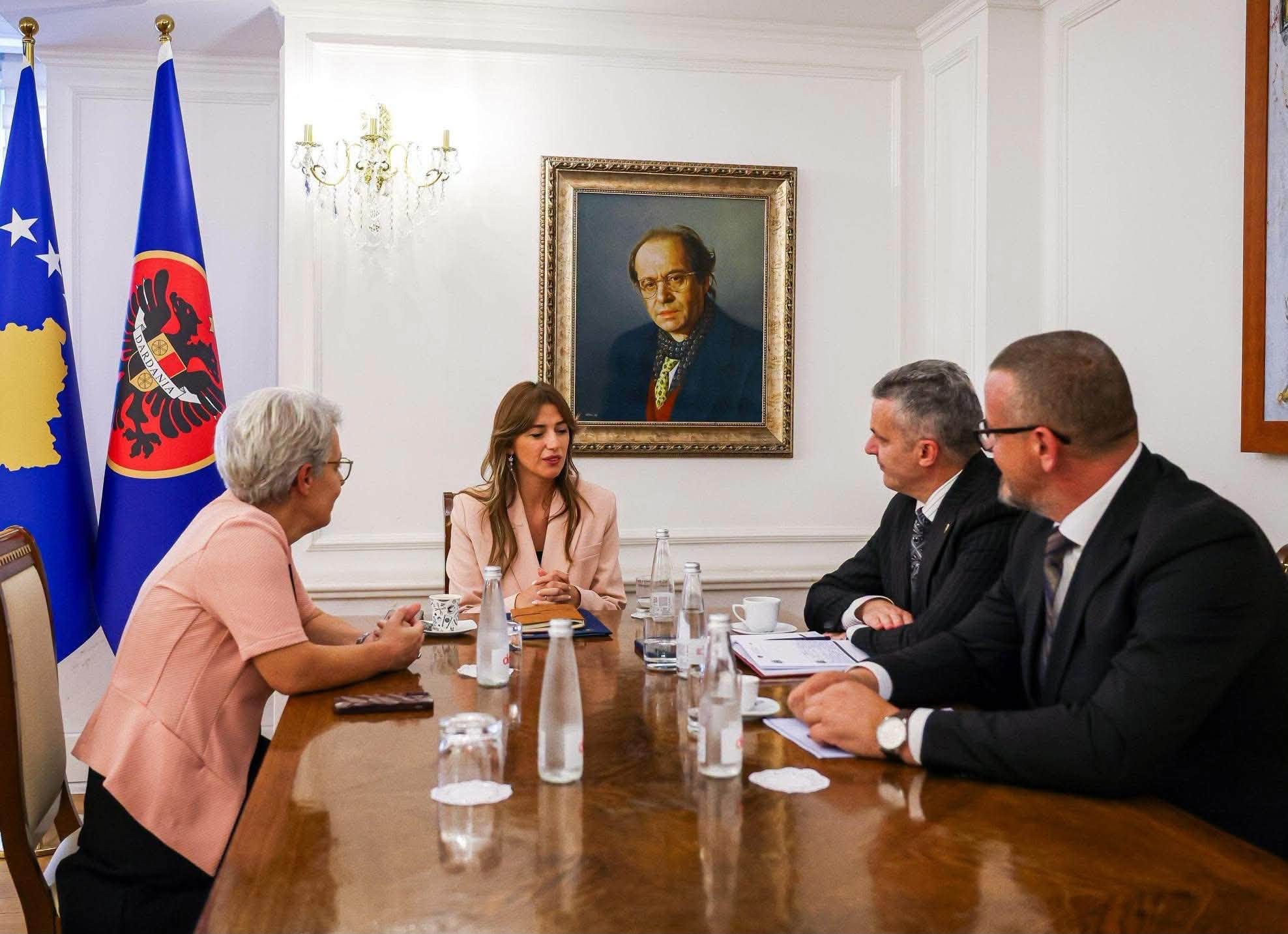 Ministrja Gërvalla dhe U.D e Presidentes Haxhiu takuan krerët e Këshillit Gjyqësor dhe Këshillit Prokurorial të Kosovës