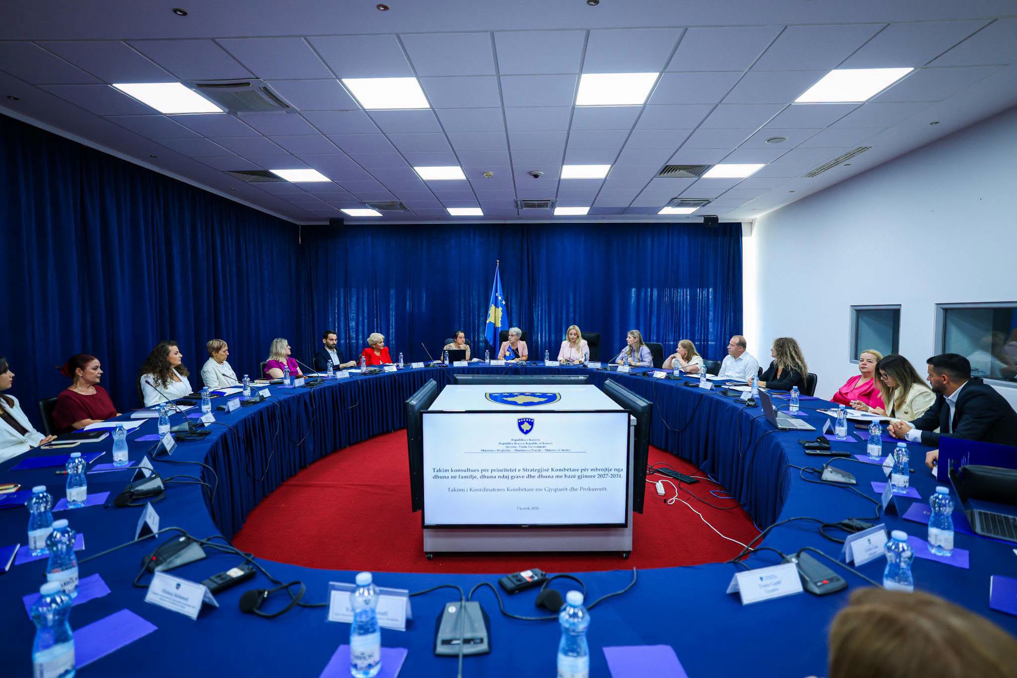 Ministrja Gërvalla takon gjyqtarë dhe prokurorë: Forcimi i sistemit të drejtësisë për mbrojtjen e viktimave mbetet prioritet
