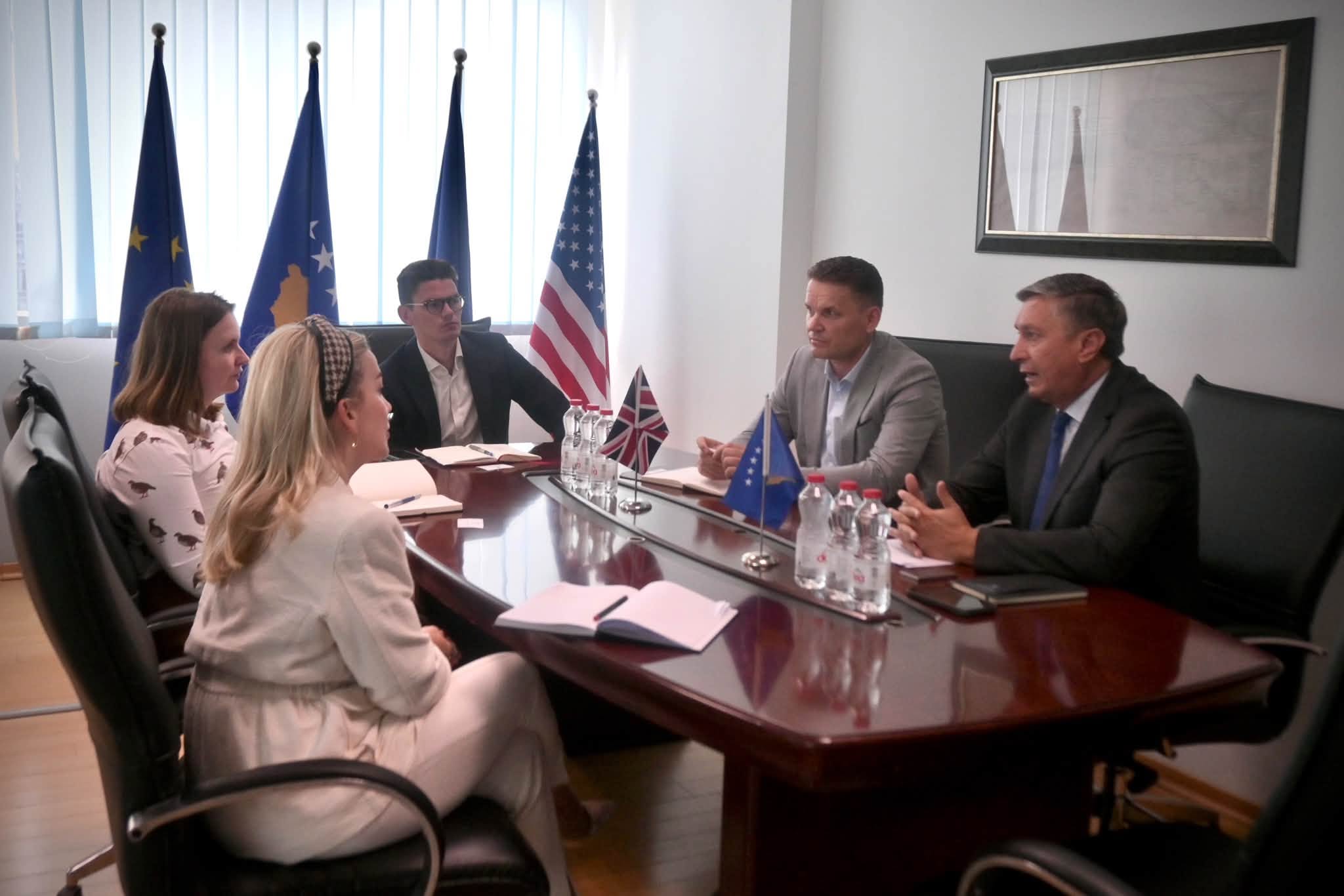 Mbahet takim ndërmjet Ministrisë së Drejtësisë dhe delegacionit nga Mbretëria e Bashkuar, diskutohet lidhur me konfiskimin e pasurisë pa dënim penal
